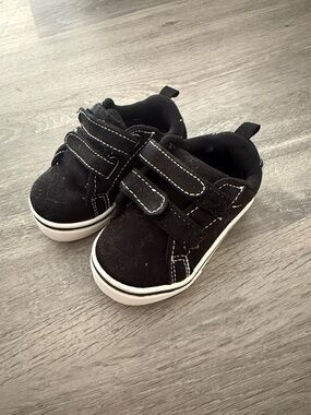 Toddler Black Velcro Sneakers